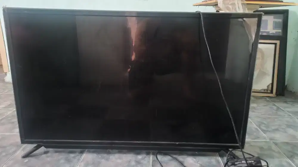 LED TV LAYAR LEBAR