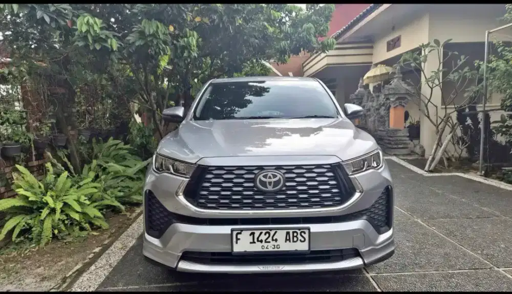 INNOVA ZENIX V HYBRID  MODELISTA 2025 KM 22RB