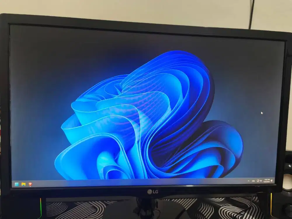 LED Monitor Komputer LG 22inch wide 22M47VQ
