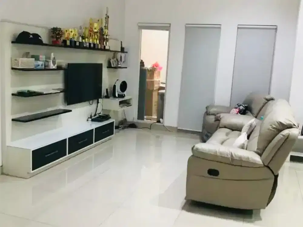 Dijual Rumah PIK 1 Walet 2 Lantai - 4BR+1 (7x25), SHM, 4.9 M, Penjaringan, Jakarta Utara