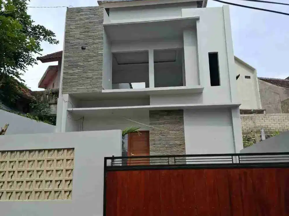 Di jual rumah Baru Gressss minimalis lantai 2 berlokasi jalan ayani taman kota denpasar