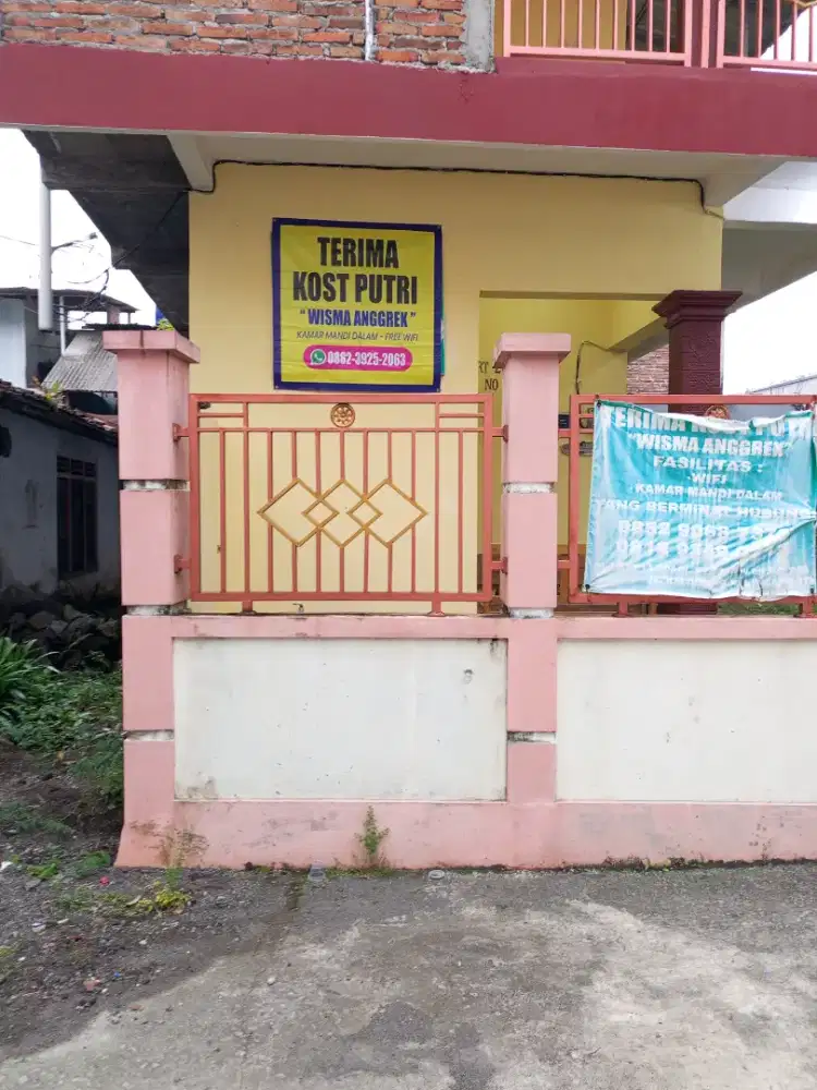 Kos cewek. utara kampus UII Pusat. Jalan kaliurang