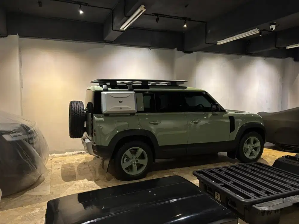 Defender 75 th anniversary P400e 2025