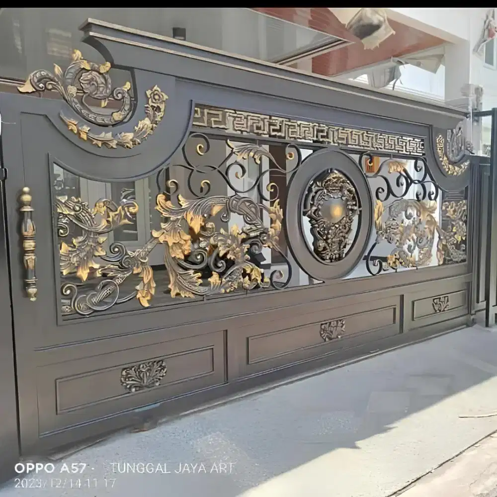 Pintu gerbang motif tempa klasik