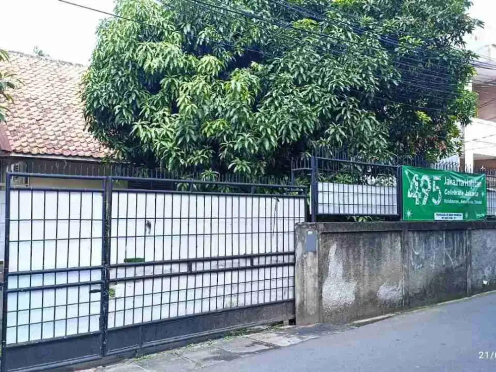 Dijual cepat rumah hitung tanah saja di lokasi sangat strategis Gandaria Selatan Cilandak, Jakarta Selatan.