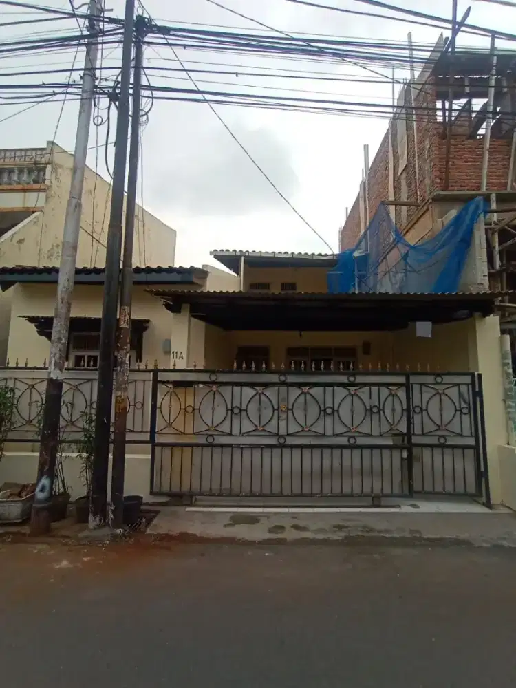 Di jual rumah 2 lantai dekat pondok indah lokasi strategis cocok usaha