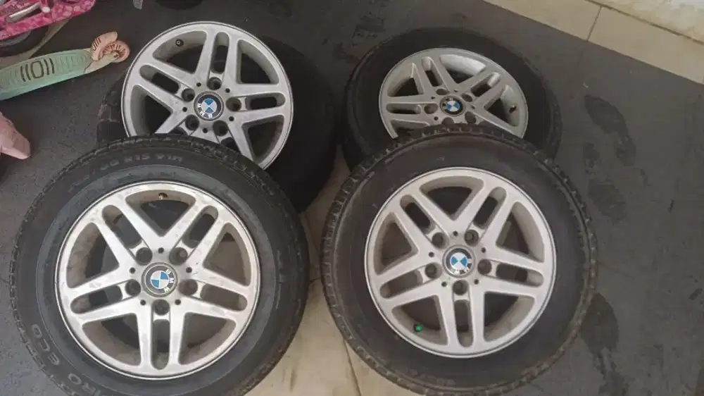 Velg Orisinil Mobil BMW + Ban 4 Pasang Semua