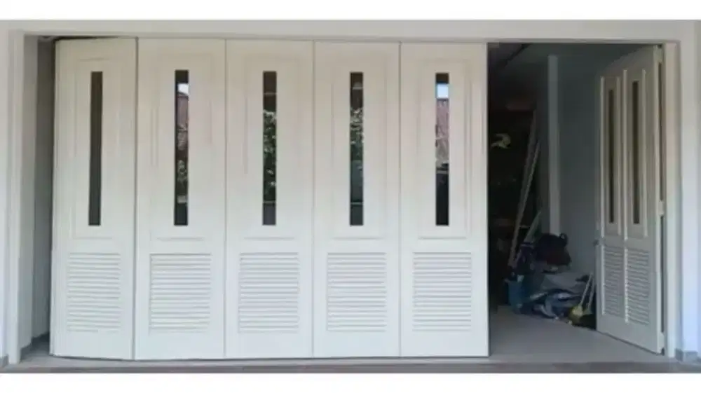Pintu garasi minimalis modern