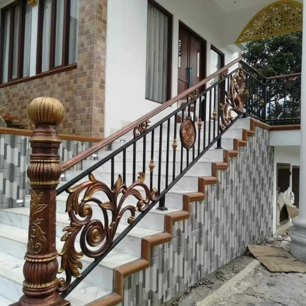Reling tangga motif tempa klasik