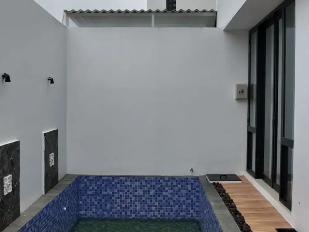 VILLA 2 LANTAI SIAP HUNI + KOLAM RENANG LOKASI 1 MENIT DARI BNS (BATU NIGHT SPECTACULAR)
