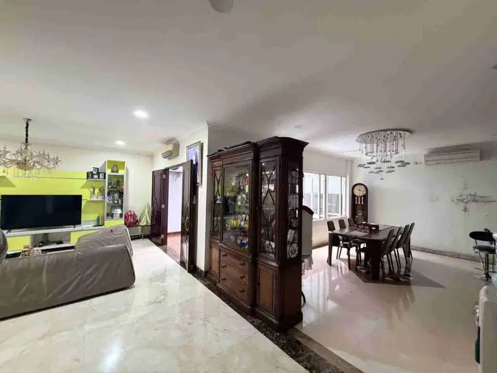Rumah Pik Florence 4+1KT semi furnish hadap selatan