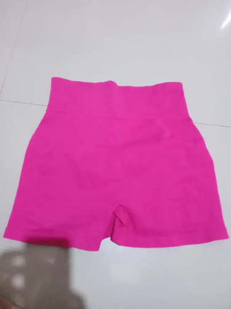 Short (celana olahraga wanita) GYM