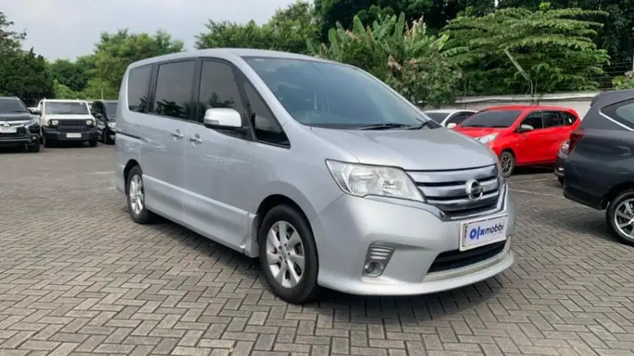 FAST MOVING Nissan Serena AT 2015 JUZ