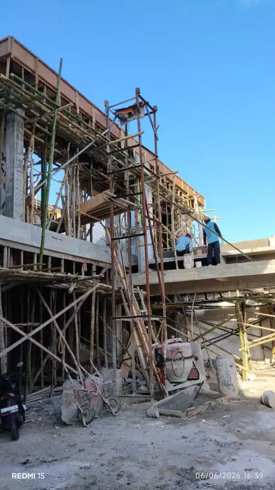 Tukang kayu dan batu