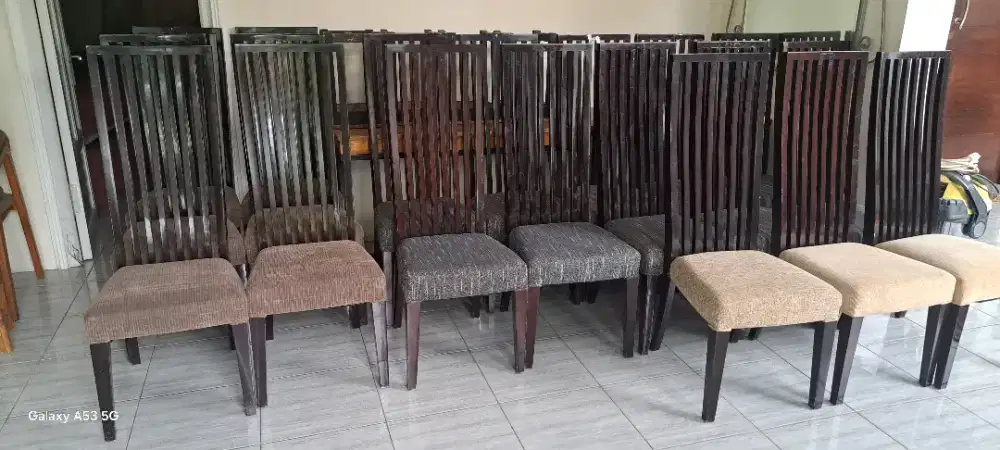 Kursi makan eks resto