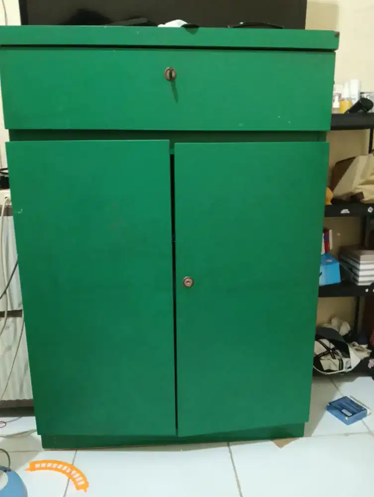Lemari kayu jati