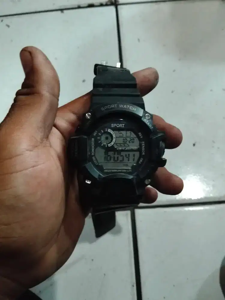 Jam tangan ga pernah dipake