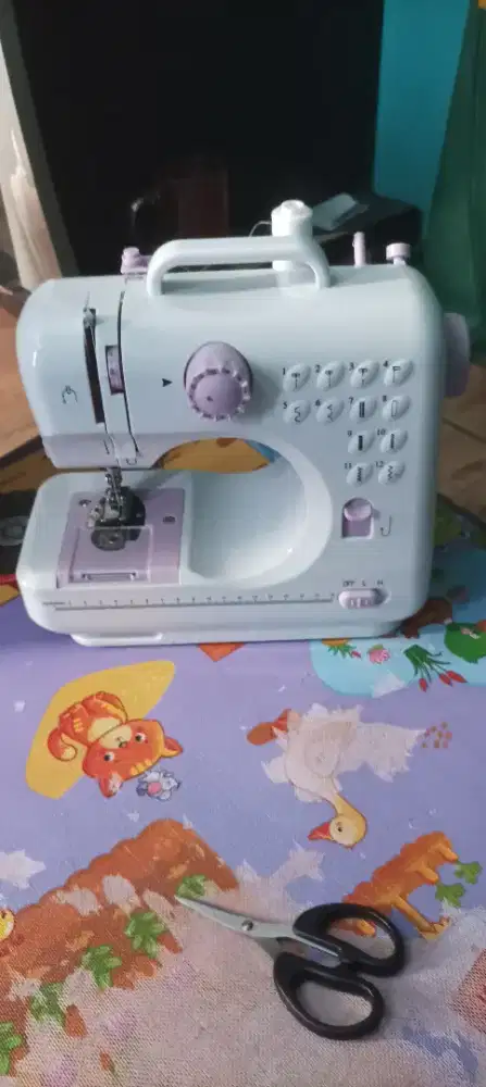 Mesin jahit portable FHM505