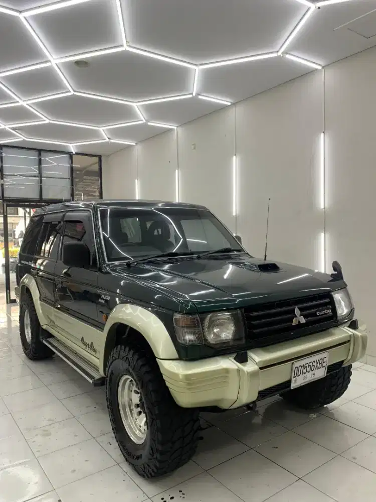 DIJUAL PAJERO MONTERO 2002 DIESEL 2.8 AUTOMATIC