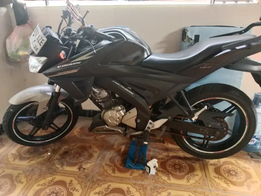 yamaha vixion hitam 2018 plus box touring keren