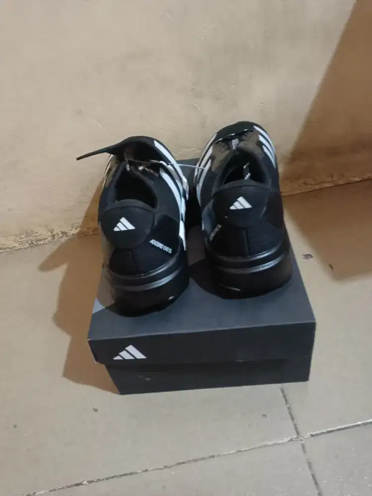Borongan sepatu running