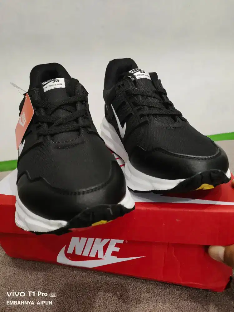Sepatu olahraga lari running