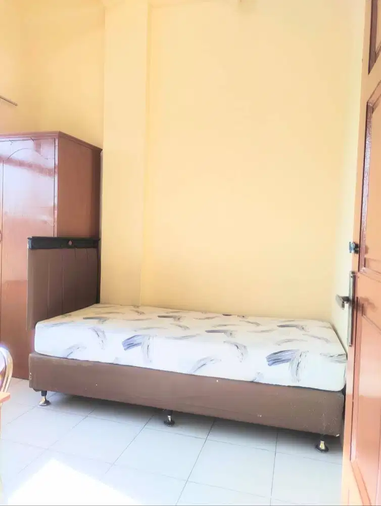 Ruko hanya untuk mahasisa dan orang kerja