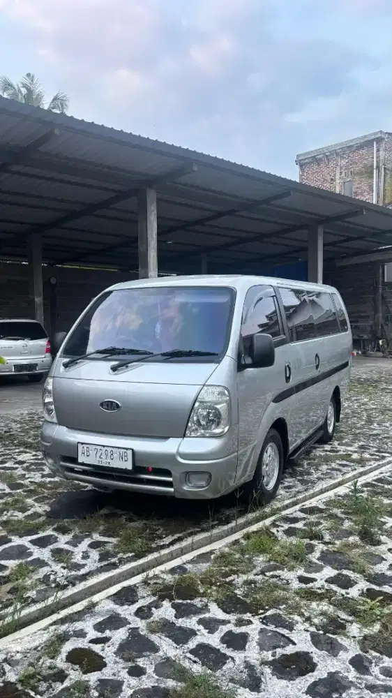 Bismillahirohmanirohim Dijual KIA TRAVELLO LONG Facelift 2010
