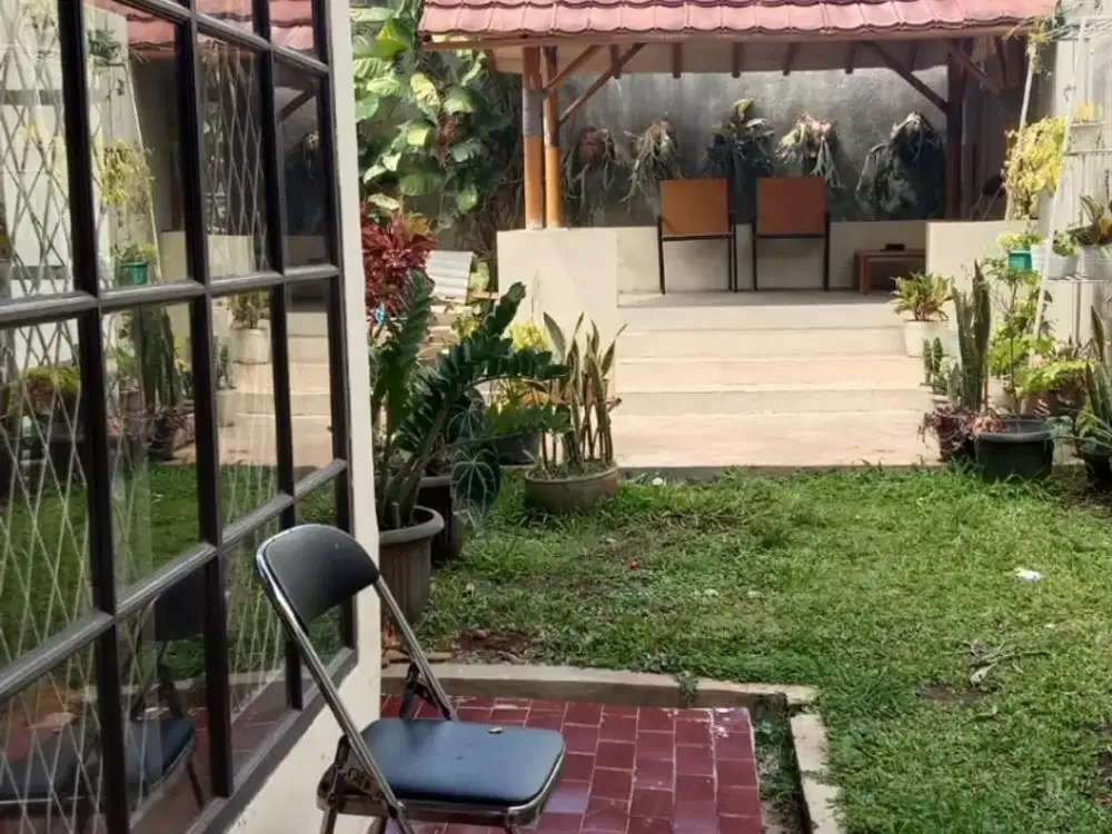 Rumah 2 Lantai Asri Strategis di Sayap Dago Bandung