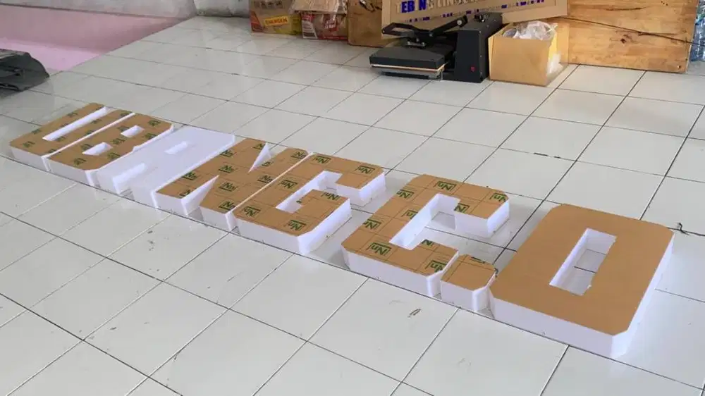 Huruf timbul akrilik non lampu