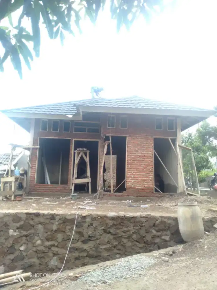 Baja ringan rangka rumah dan kanopi