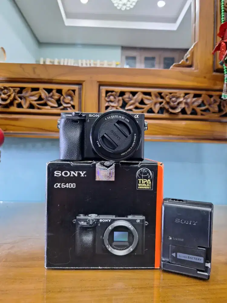 Dijual Sony a6400 + lensa Kit harga 8 JUTA NETT, COD PADANG