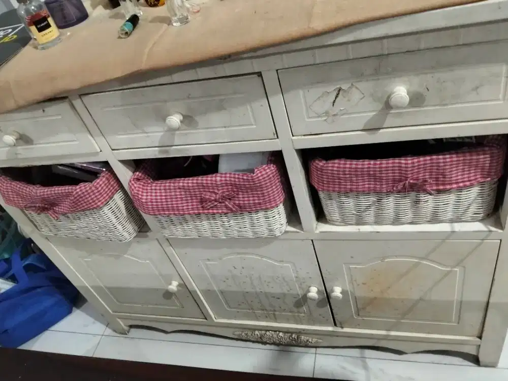 Lemari kecil rotan