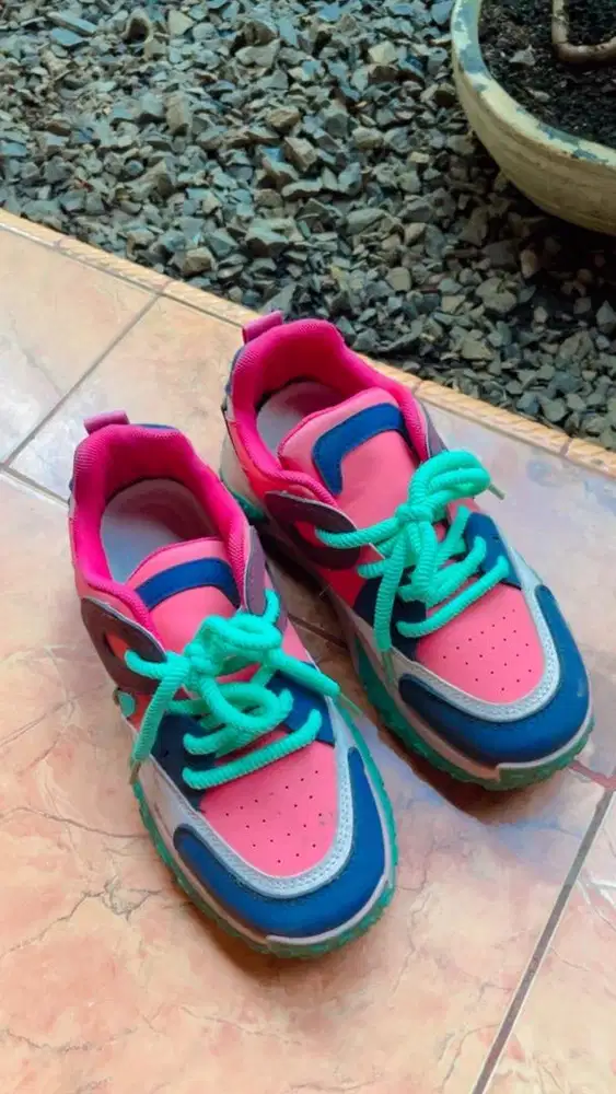 Sepatu pink fanta