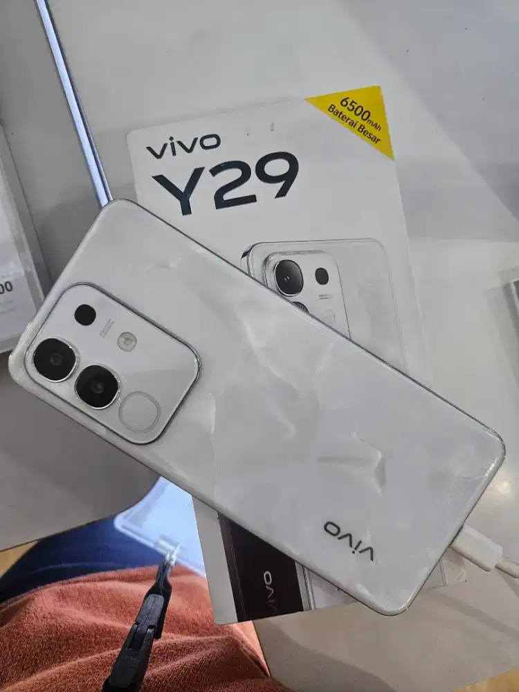 Vivo y29 ram 8/128 second