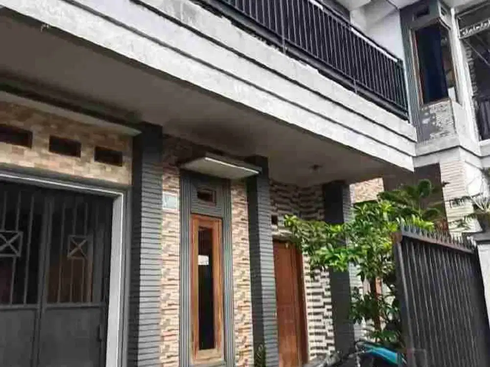DIJUAL RUMAH STANDAR 2 LANTAI DI PASAR REBO