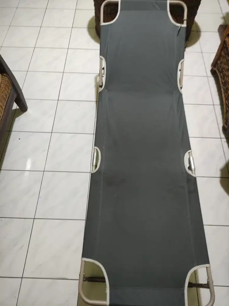 Tempat tidur lipat