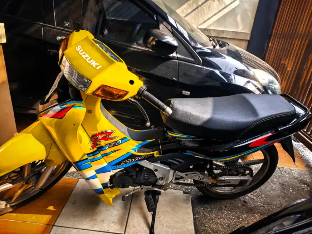 SATRIA RU 2001 HITAM KUNING