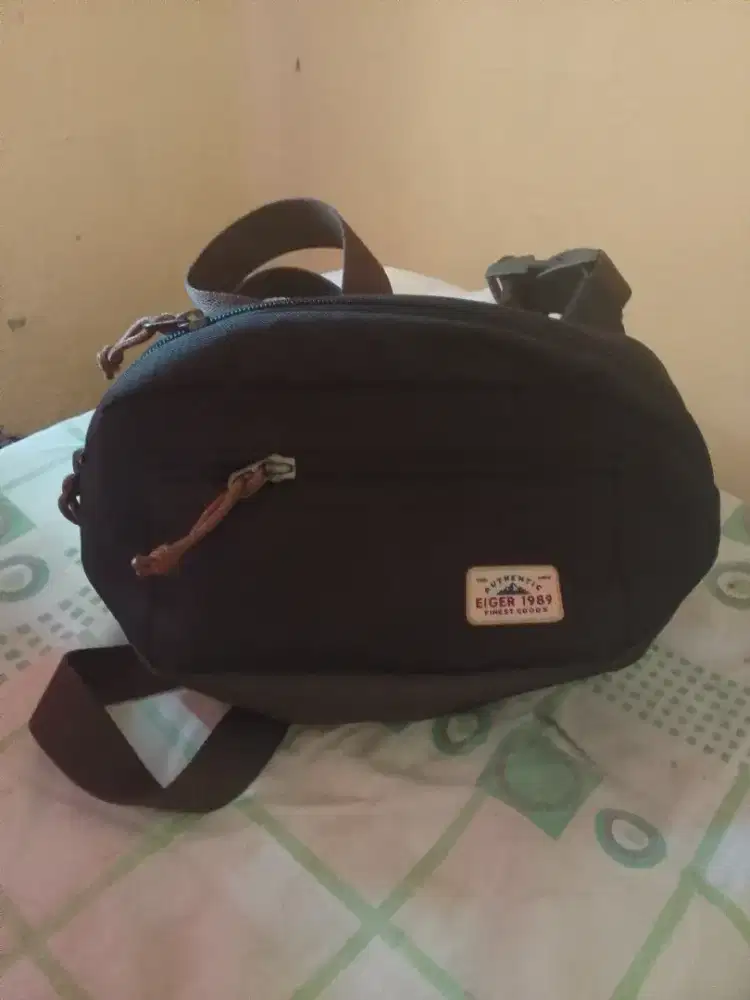 Tas selempang Eiger