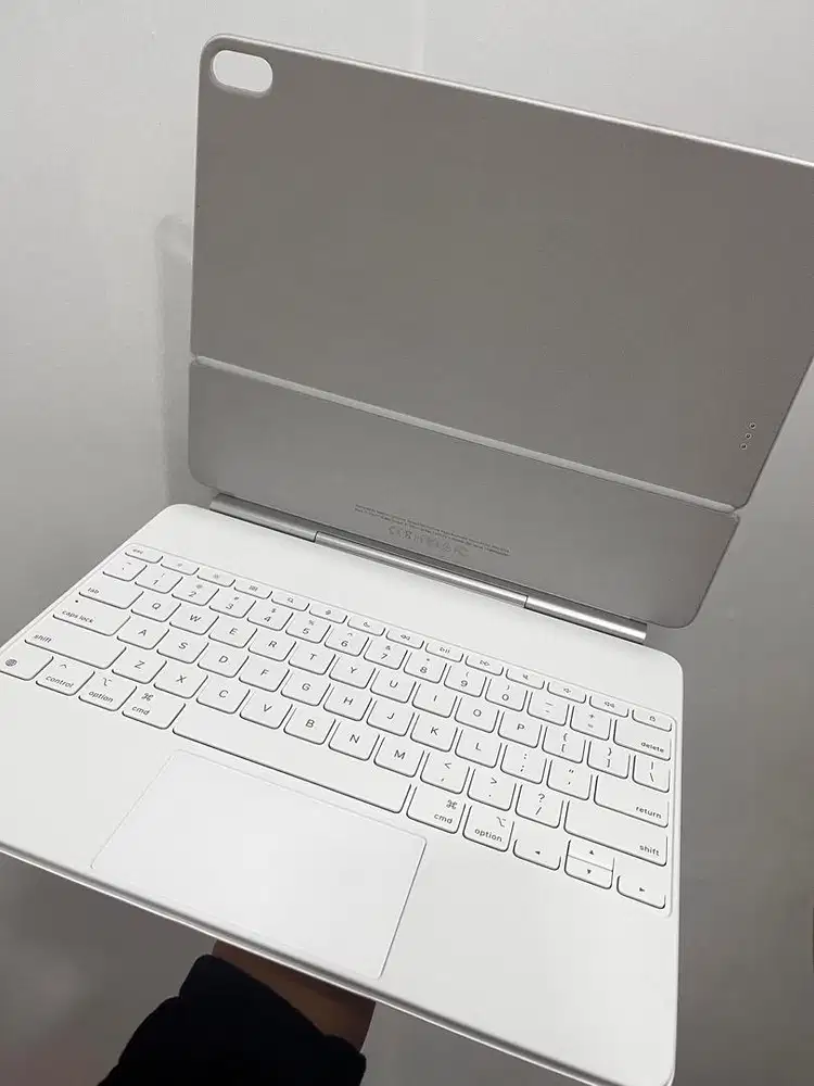 Magic keyboard 13 inch untuk ipad air m3/m4