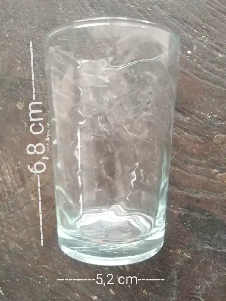 Gelas kaca bermotif