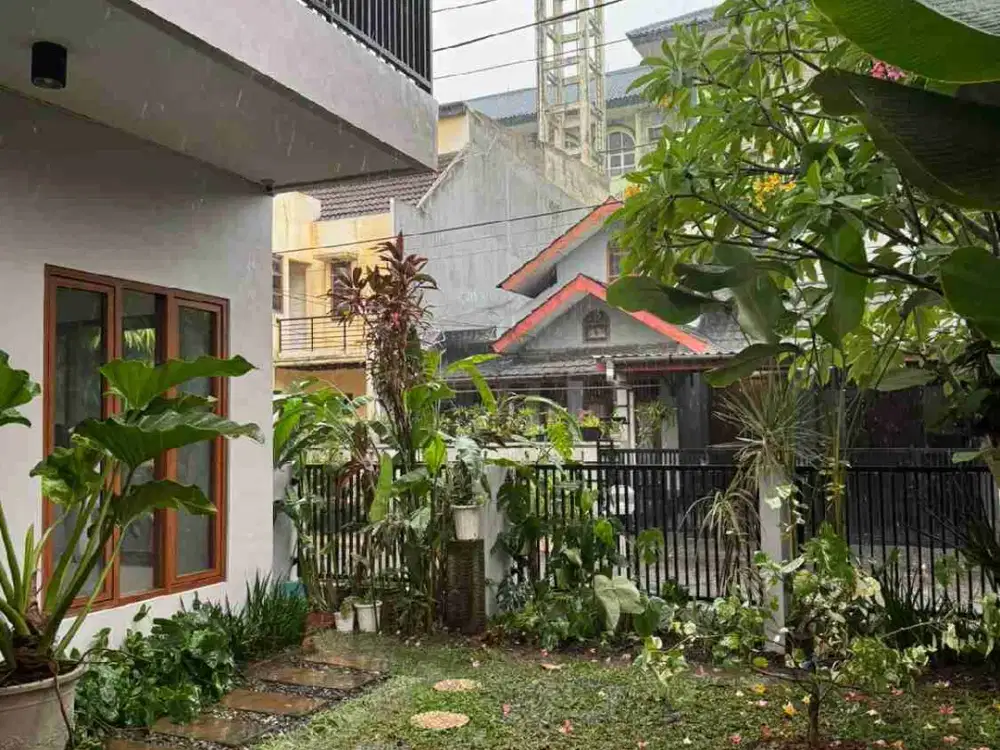 Sewa Rumah bagus  2 lantai siyap huni di sektor 4 , bintaro Jaya, semi furnish dan bebas banjir