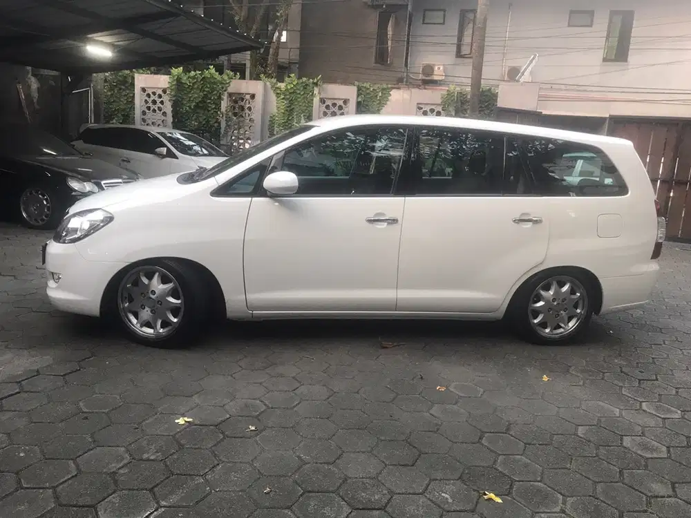 Toyota Kijang Innova 2005 Bensin