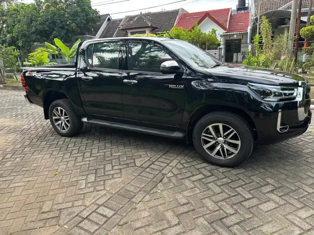 Toyota Hilux V Disel Matic 2023 AT 4x4 Istimewa Low Km
