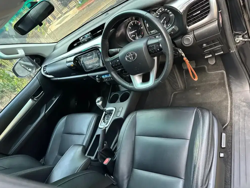 Toyota Hilux V Disel Matic 2023 AT 4x4 Istimewa Low Km