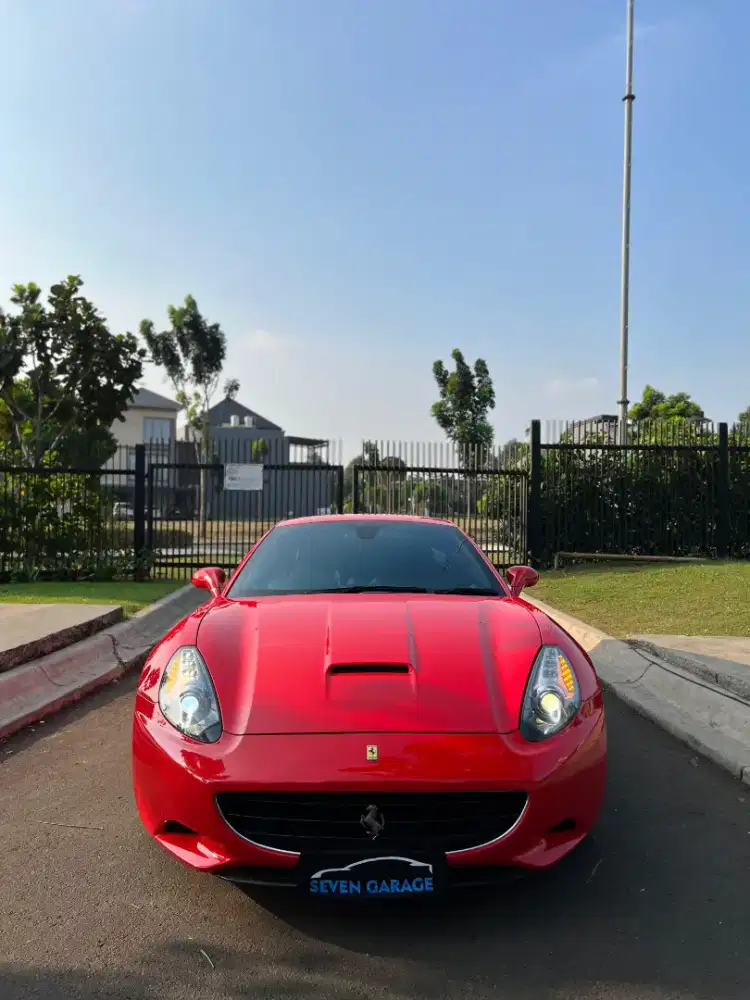 Ferrari California 2010 Red,Antik