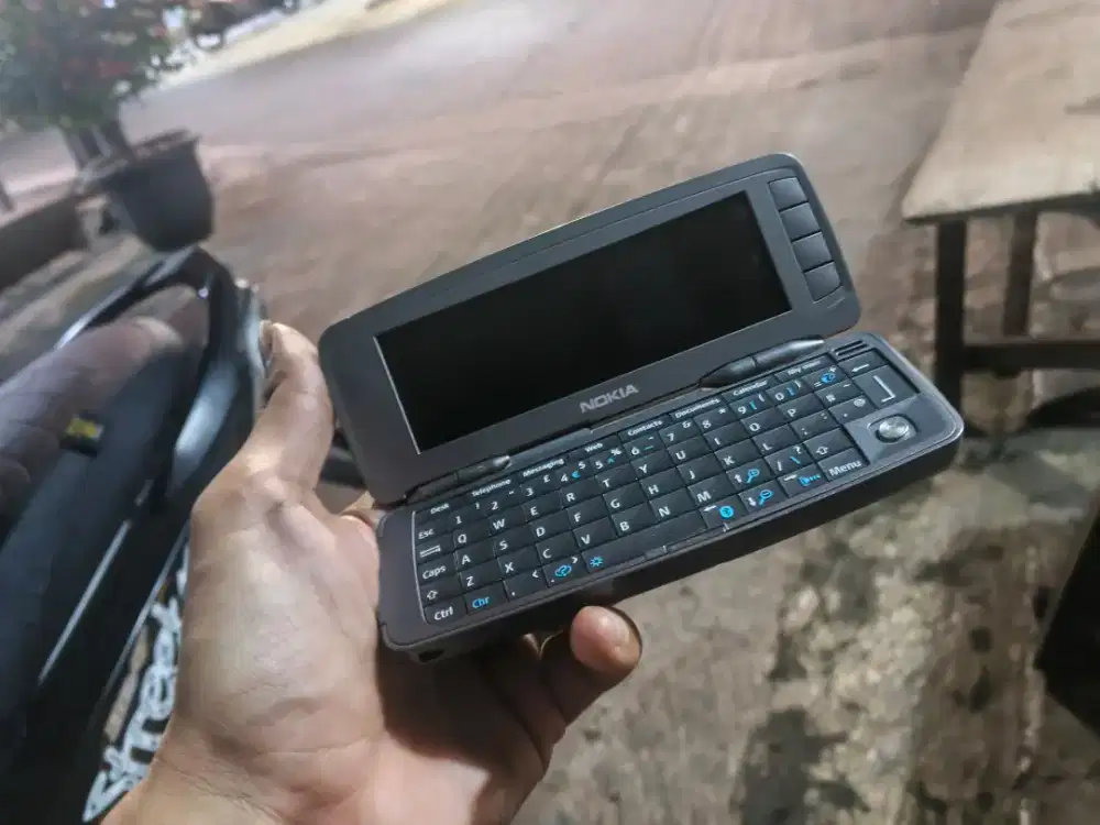 Nokia 9300 lumayan mulus