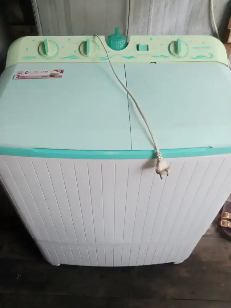 Mesin cuci Polytron 11kg baik