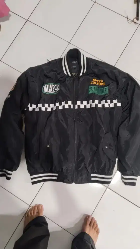 JAKET VARSITY WOLV