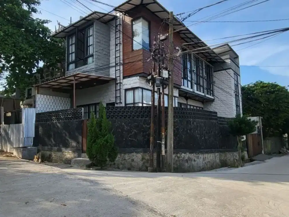 Rumah Mewah Full Furnished Gegerkalong Bandung, 2,5 Lantai, SHM, One Gate System